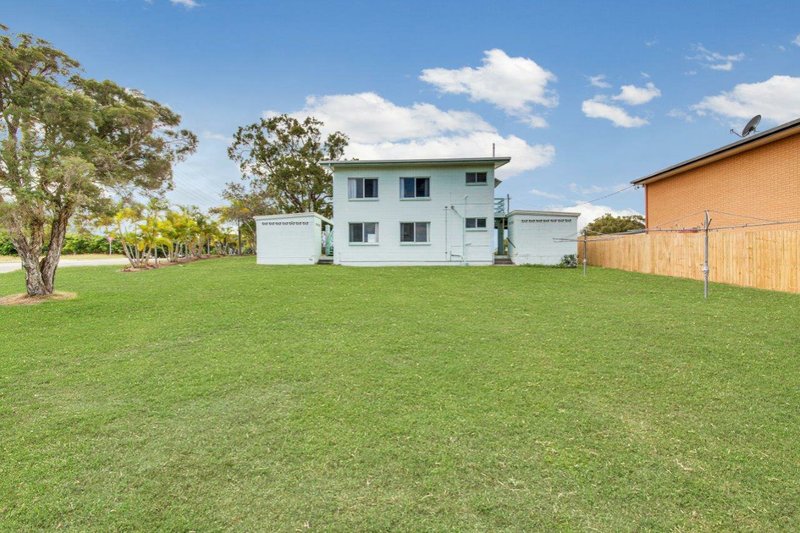 Photo - Unit 1 & 2/2 Elizabeth Street, Tannum Sands QLD 4680 - Image 17