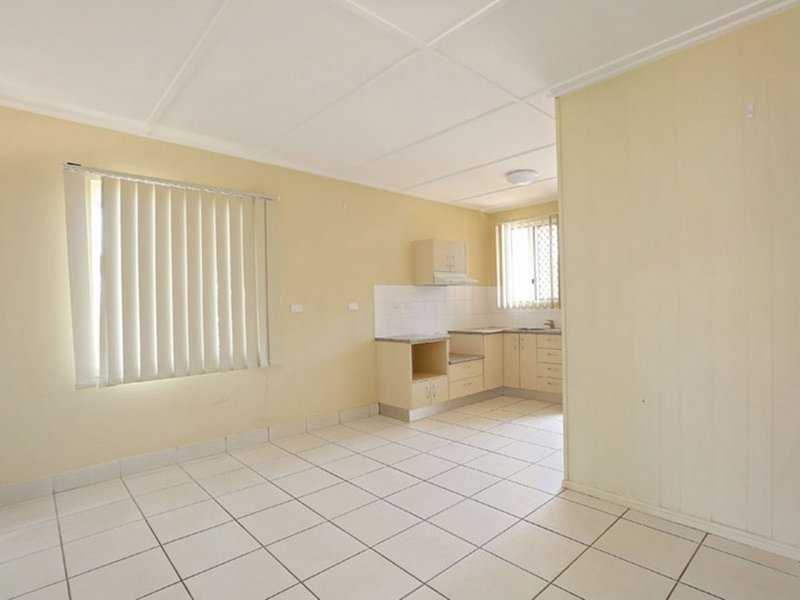 Photo - Unit 1-3/176 West Street, Mount Isa QLD 4825 - Image 4