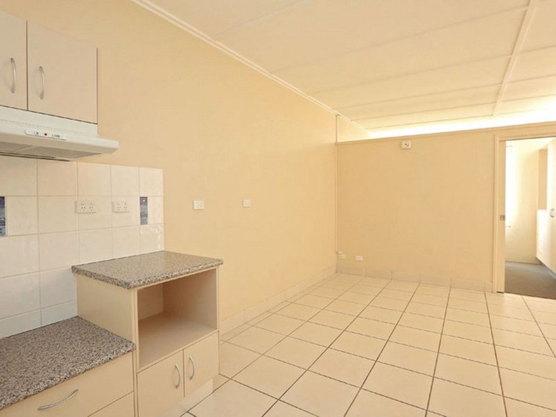 Photo - Unit 1-3/176 West Street, Mount Isa QLD 4825 - Image 7