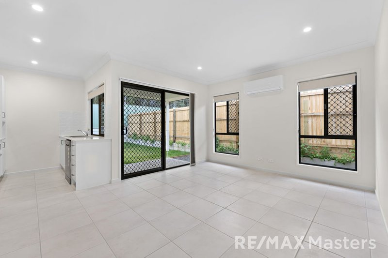 Photo - Unit 1 37 Kestrel Road, Park Ridge QLD 4125 - Image 4