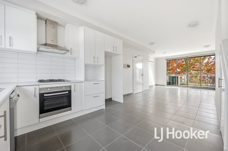 Photo - Unit 105/141 Windermere Boulevard, Pakenham VIC 3810 - Image 3