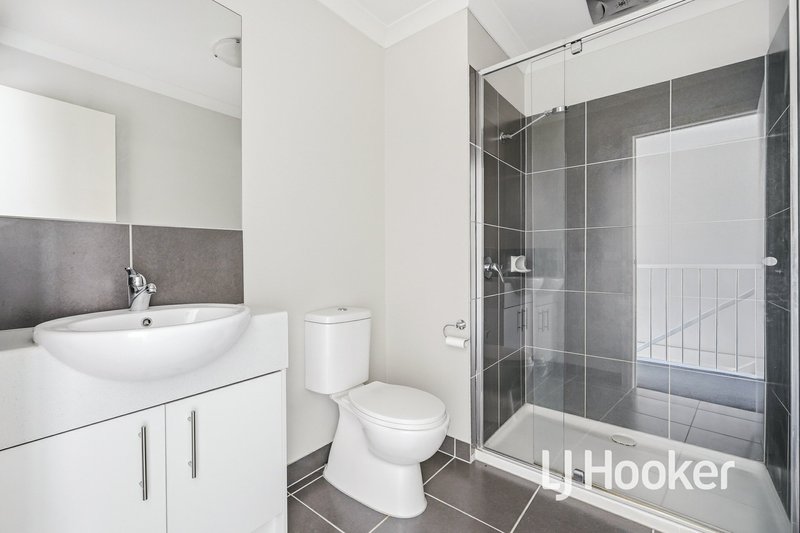 Photo - Unit 105/141 Windermere Boulevard, Pakenham VIC 3810 - Image 8