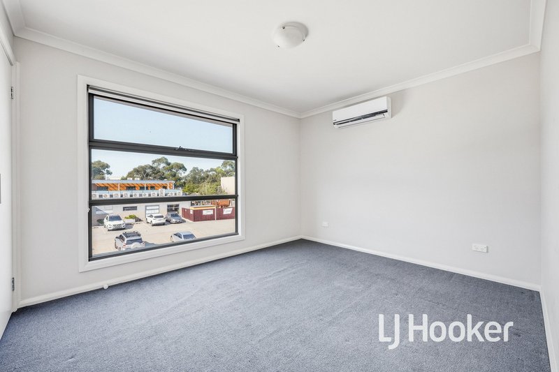 Photo - Unit 105/141 Windermere Boulevard, Pakenham VIC 3810 - Image 9