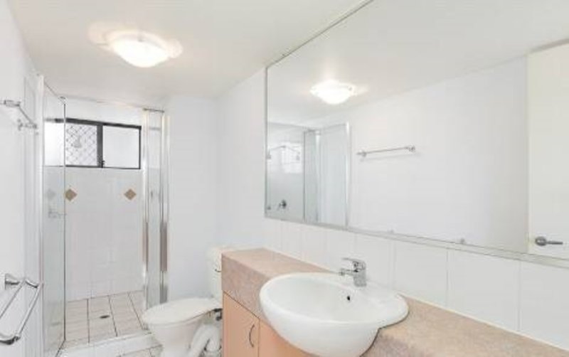 Photo - Unit 11 /44-66 University Drive, Meadowbrook QLD 4131 - Image 4