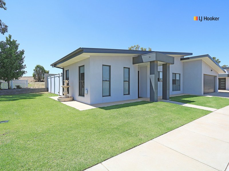 Unit 1/1 Cootamundra Boulevard, Gobbagombalin NSW 2650