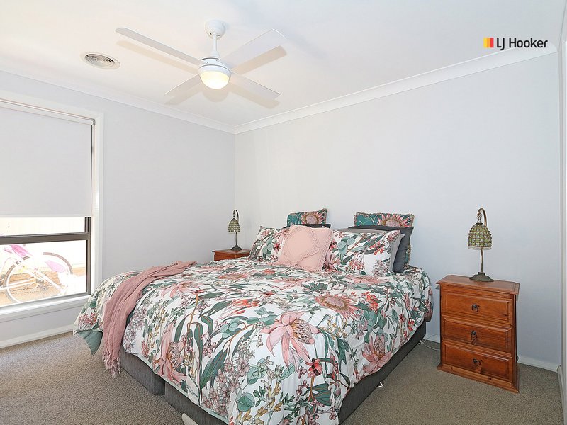 Photo - Unit 1/1 Cootamundra Boulevard, Gobbagombalin NSW 2650 - Image 8