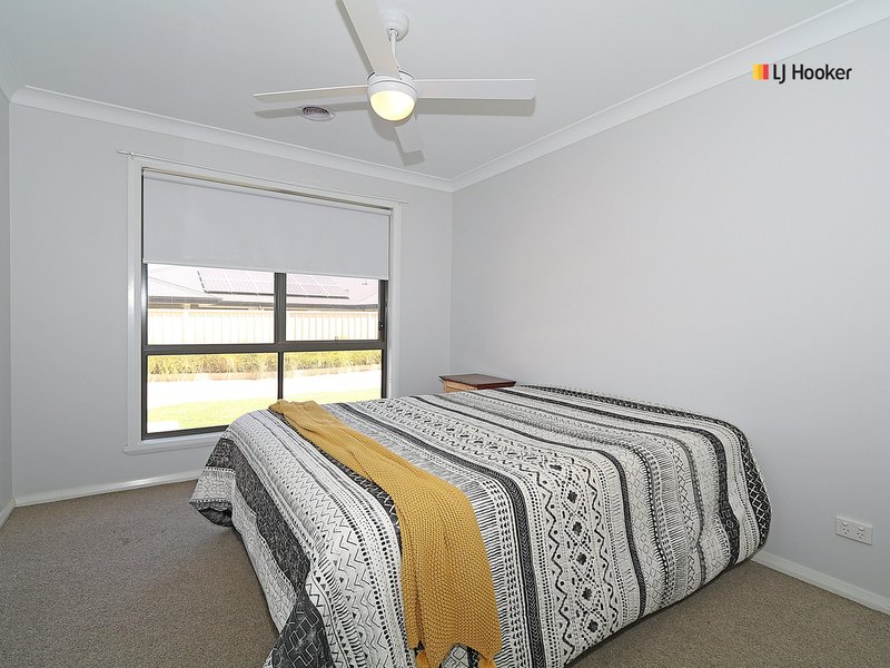 Photo - Unit 1/1 Cootamundra Boulevard, Gobbagombalin NSW 2650 - Image 10