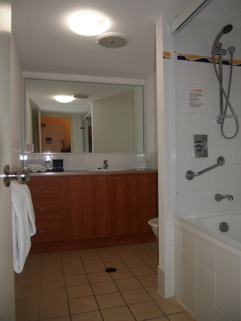 Photo - Unit 110 & 111 Mantra Resort, Buccaneer Drive, Urangan QLD 4655 - Image 8