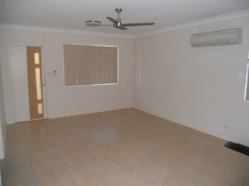 Photo - Unit 1/100 Miles Street, Mount Isa QLD 4825 - Image 4