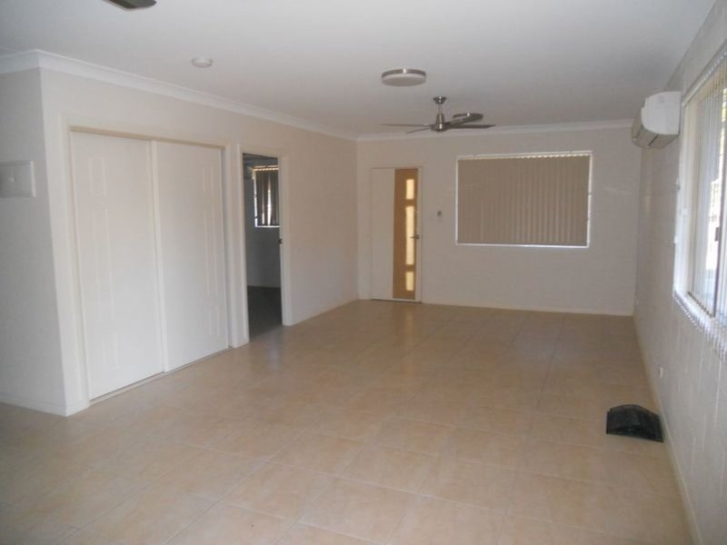 Photo - Unit 1/100 Miles Street, Mount Isa QLD 4825 - Image 5