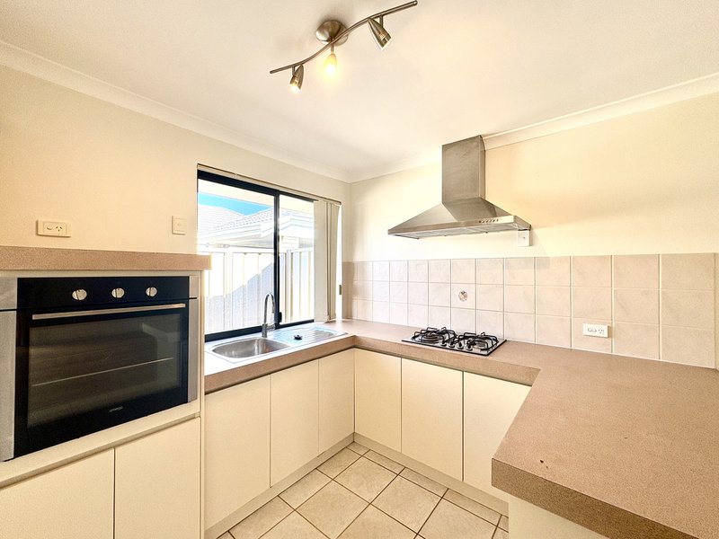 Photo - Unit 1/11 Norbertine Close, Queens Park WA 6107 - Image 6