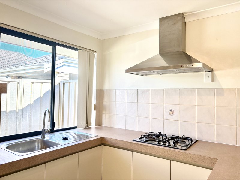 Photo - Unit 1/11 Norbertine Close, Queens Park WA 6107 - Image 7