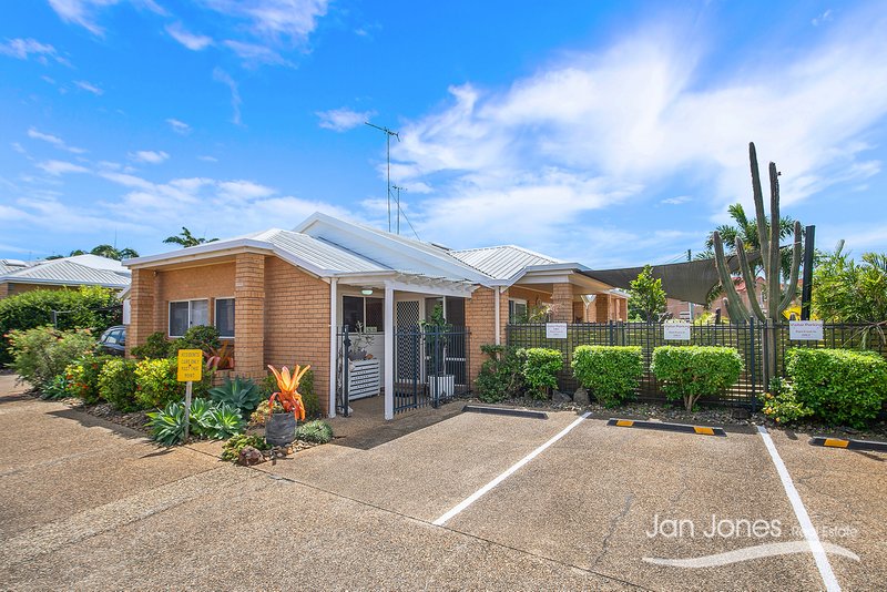 Photo - Unit 1/117 Prince Edward Parade, Scarborough QLD 4020 - Image