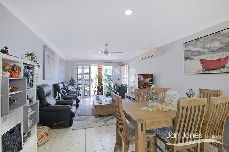 Photo - Unit 1/117 Prince Edward Parade, Scarborough QLD 4020 - Image 4