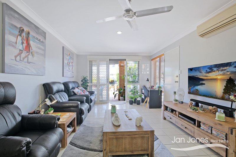 Photo - Unit 1/117 Prince Edward Parade, Scarborough QLD 4020 - Image 5