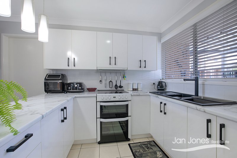 Photo - Unit 1/117 Prince Edward Parade, Scarborough QLD 4020 - Image 6