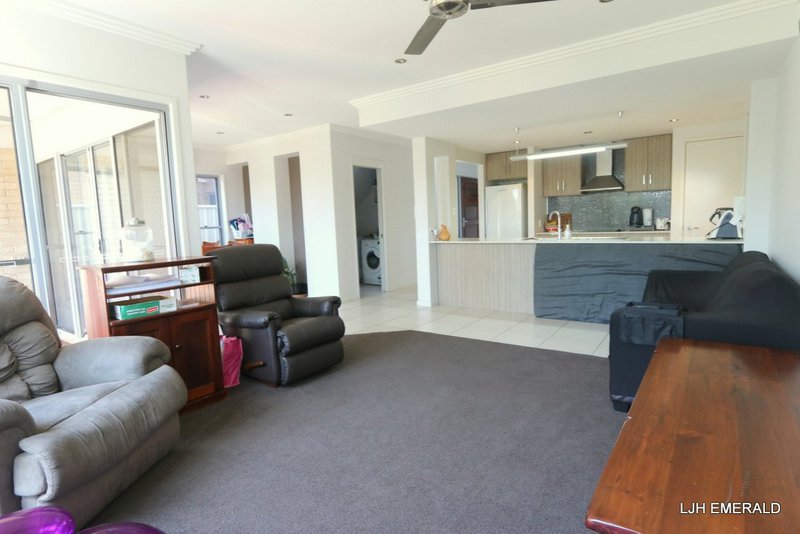 Photo - Unit 11/20-24 Mooney Street, Emerald QLD 4720 - Image 3