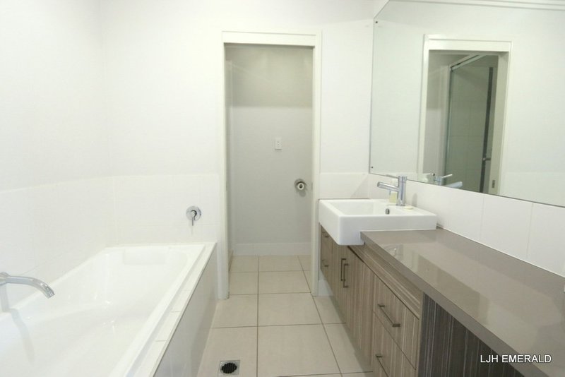 Photo - Unit 11/20-24 Mooney Street, Emerald QLD 4720 - Image 16