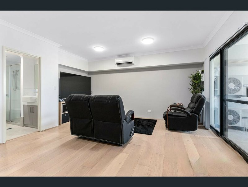 Photo - Unit 11/21 Homewood Street, Cloverdale WA 6105 - Image 2