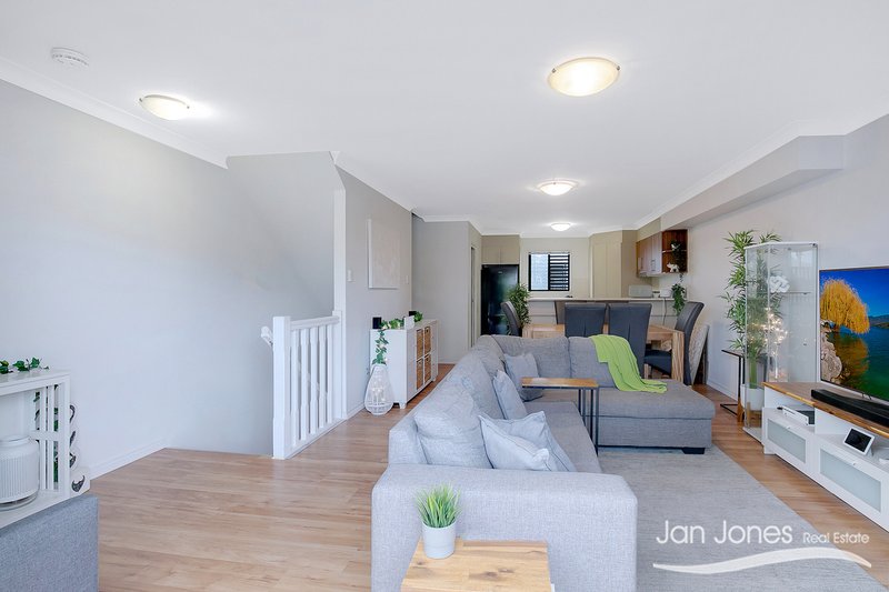 Photo - Unit 11/25-27 Georgina St , Woody Point QLD 4019 - Image 2