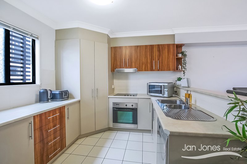 Photo - Unit 11/25-27 Georgina St , Woody Point QLD 4019 - Image 6