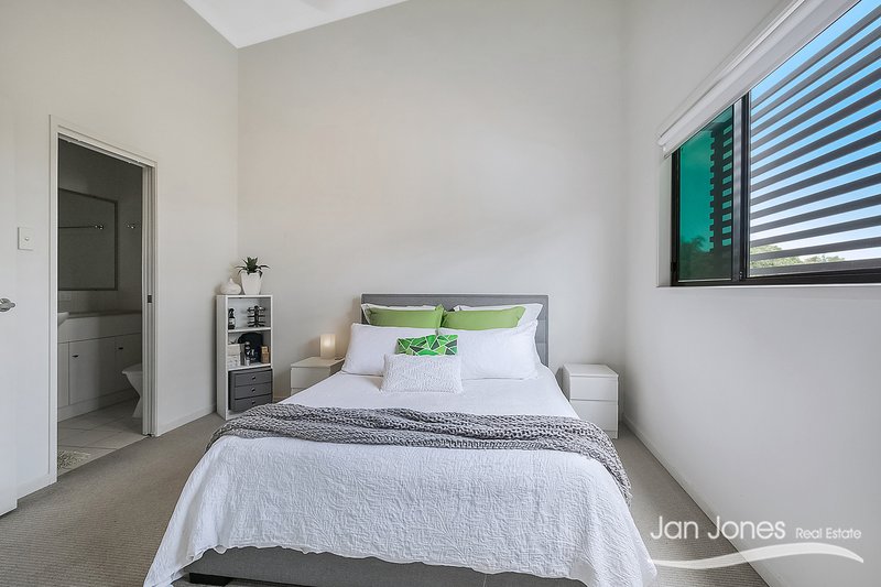 Photo - Unit 11/25-27 Georgina St , Woody Point QLD 4019 - Image 8