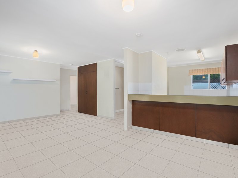 Photo - Unit 11/28 Marine Parade, Southport QLD 4215 - Image 3