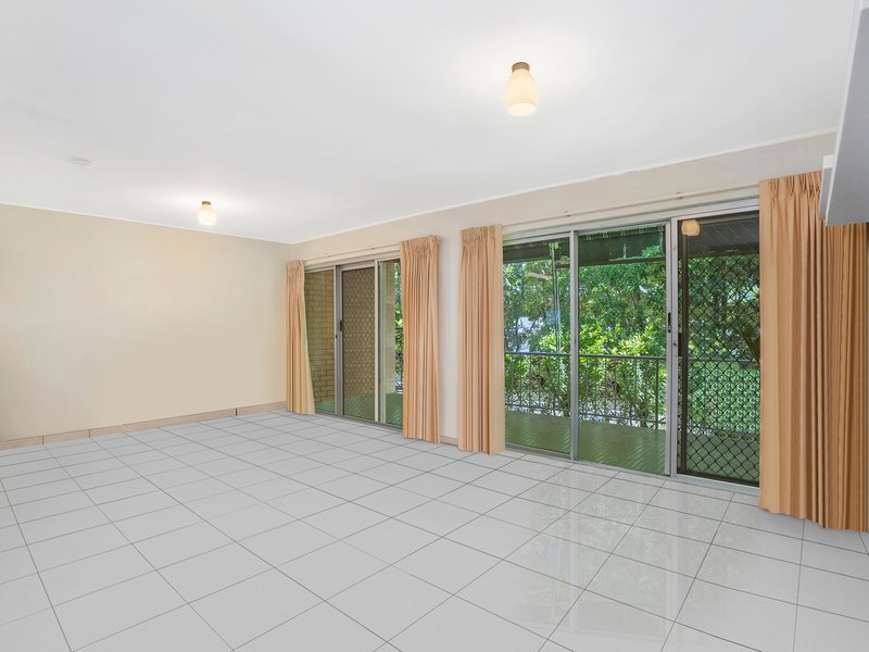 Photo - Unit 11/28 Marine Parade, Southport QLD 4215 - Image 4