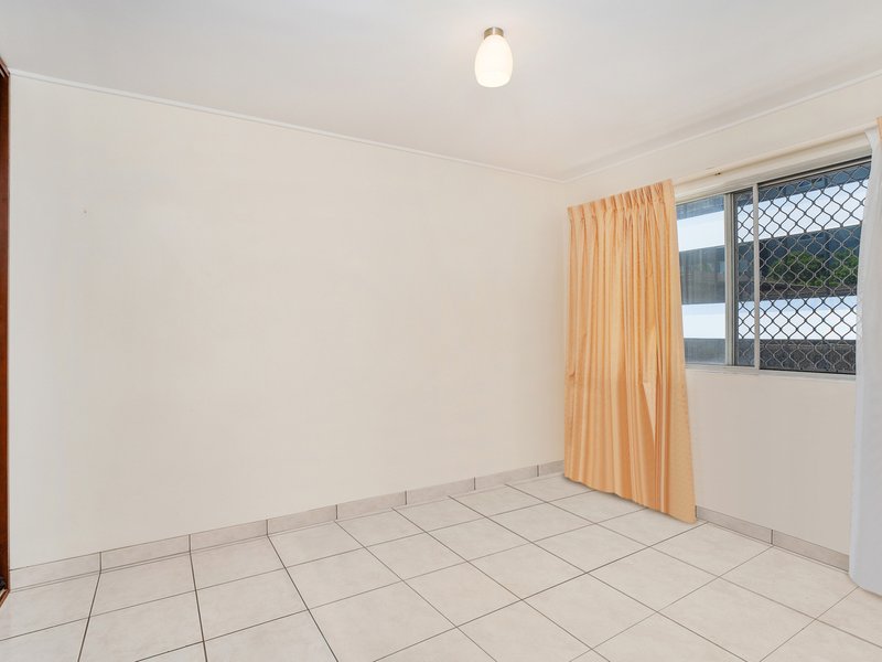 Photo - Unit 11/28 Marine Parade, Southport QLD 4215 - Image 8