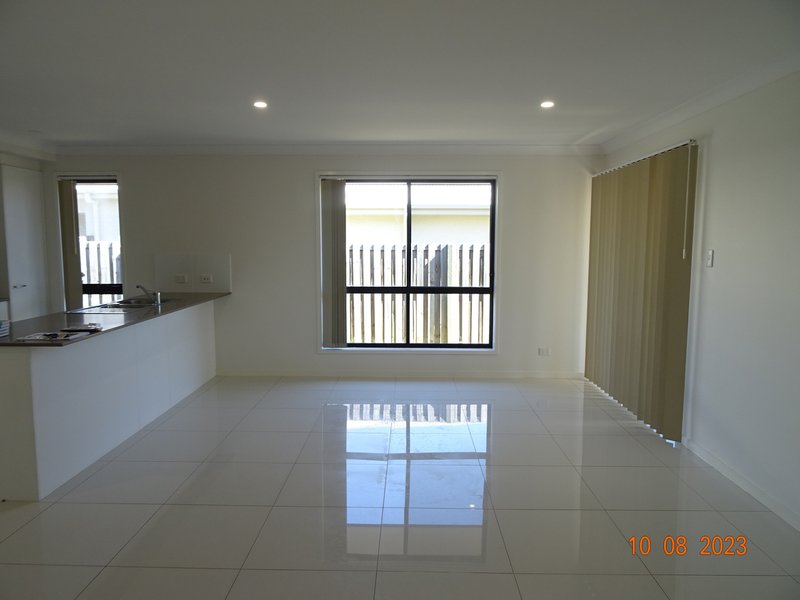 Photo - Unit 1/14 Lacewing Street, Rosewood QLD 4340 - Image 3