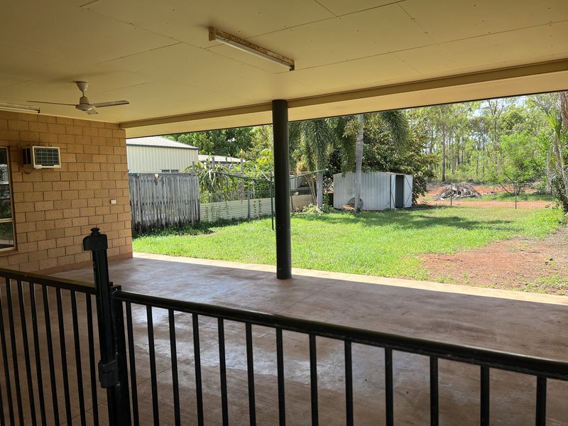 Photo - Unit 1/16 Kanthin Road, Nanum QLD 4874 - Image 4