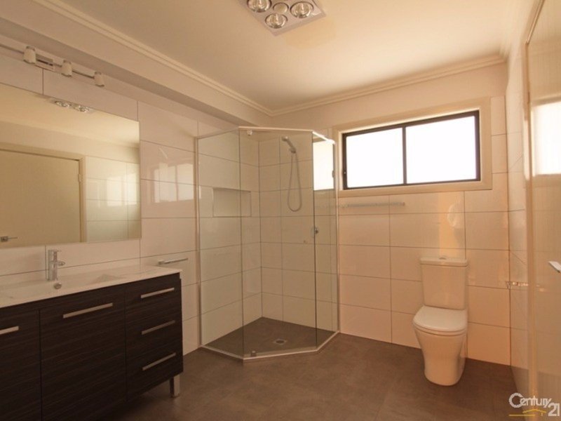 Photo - Unit 1/17 Honour Avenue, Lawson NSW 2783 - Image 4