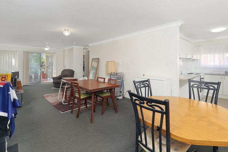 Photo - Unit 1/18 Raby Rd , Coorparoo QLD 4151 - Image 3