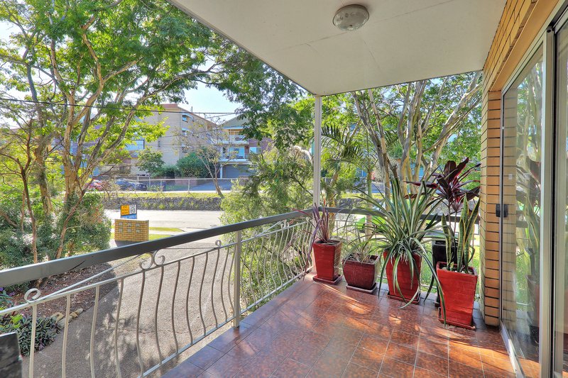 Photo - Unit 1/18 Raby Rd , Coorparoo QLD 4151 - Image 8