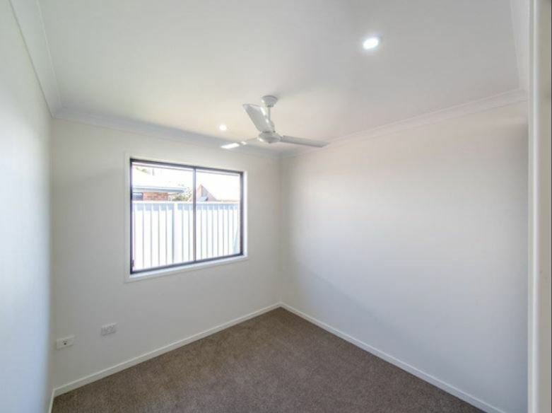 Photo - Unit 1/191 Barolin Street, Avenell Heights QLD 4670 - Image 3