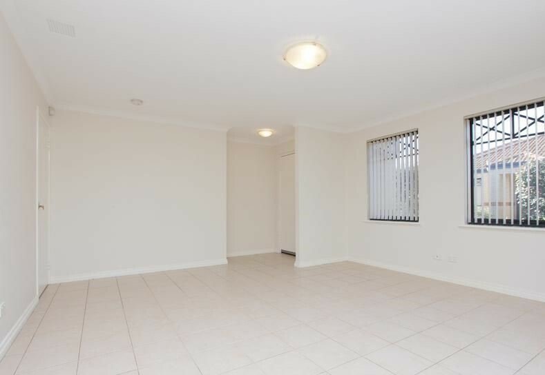 Photo - Unit 1/194 Hamilton Street, Queens Park WA 6107 - Image 2