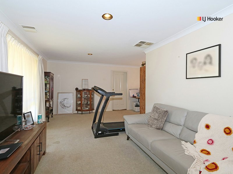 Photo - Unit 1/2 Lachlan Place, Tatton NSW 2650 - Image 2