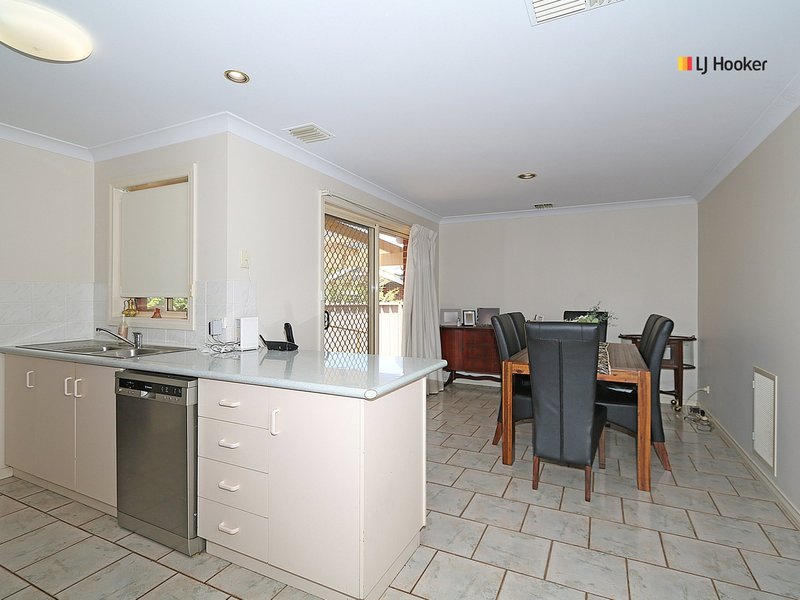 Photo - Unit 1/2 Lachlan Place, Tatton NSW 2650 - Image 6