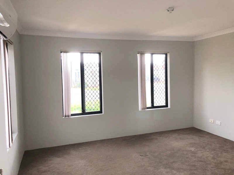 Photo - Unit 1/20 Holton Way, Cannington WA 6107 - Image 3
