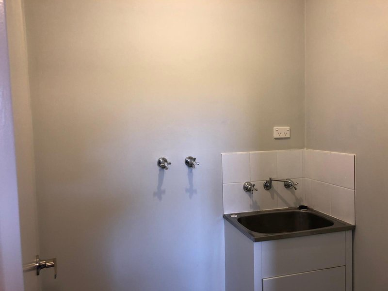 Photo - Unit 1/20 Holton Way, Cannington WA 6107 - Image 10