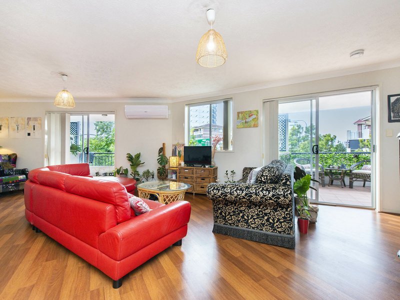 Photo - Unit 12/239 Shafston Ave , Kangaroo Point QLD 4169 - Image 2