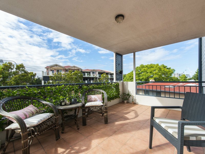 Photo - Unit 12/239 Shafston Ave , Kangaroo Point QLD 4169 - Image 5