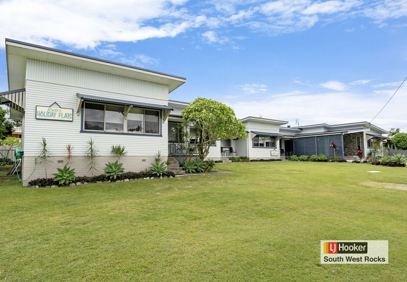 Photo - Unit 1,2,3 & 4/22-24 Mcintyre Street, South West Rocks NSW 2431 - Image 4