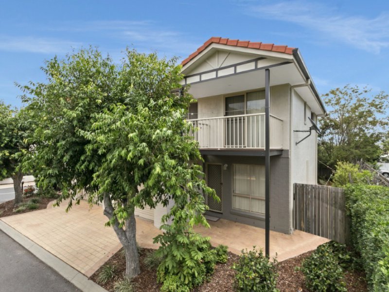 Photo - Unit 1/250 Manly Road, Manly West QLD 4179 - Image 1