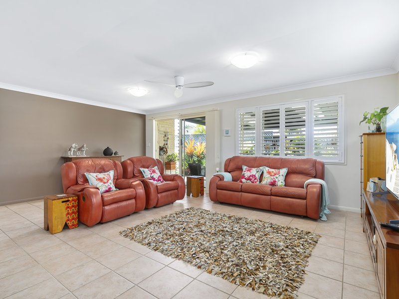 Photo - Unit 1/3 Headsail Dr , Banksia Beach QLD 4507 - Image 5