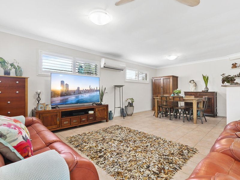 Photo - Unit 1/3 Headsail Dr , Banksia Beach QLD 4507 - Image 6