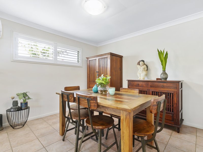 Photo - Unit 1/3 Headsail Dr , Banksia Beach QLD 4507 - Image 8