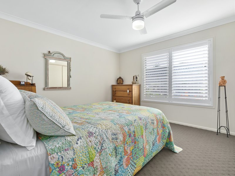 Photo - Unit 1/3 Headsail Dr , Banksia Beach QLD 4507 - Image 10