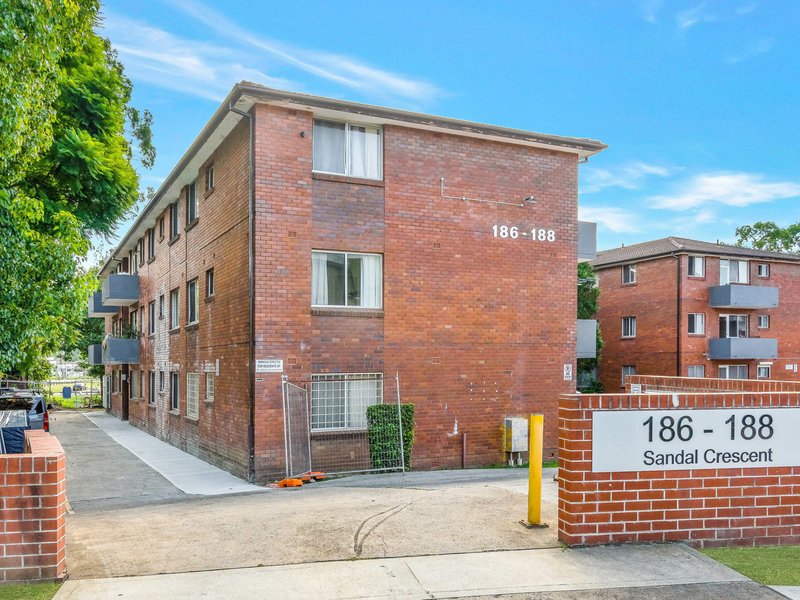 Photo - Unit 13/186-188 Sandal Crescent, Carramar NSW 2163 - Image 1