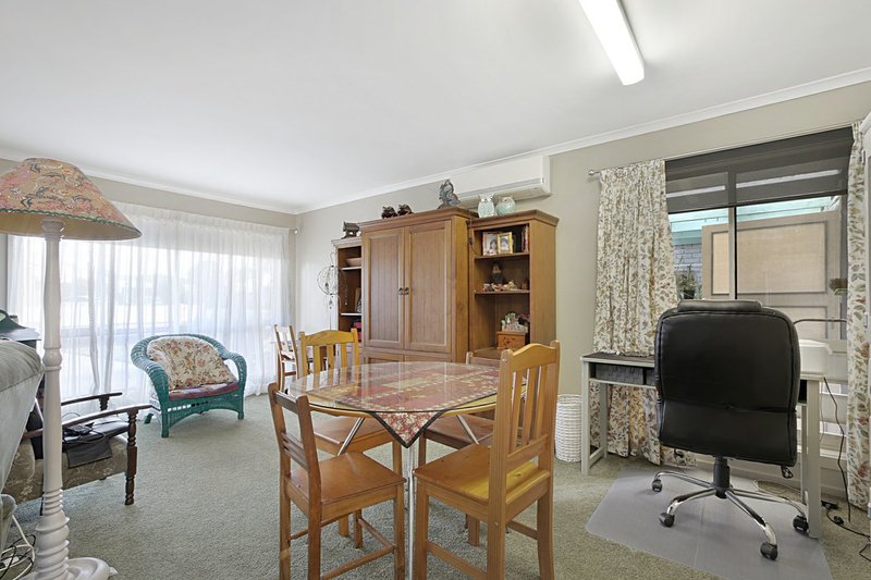 Photo - Unit 1/33 Newton Close, Paynesville VIC 3880 - Image 4